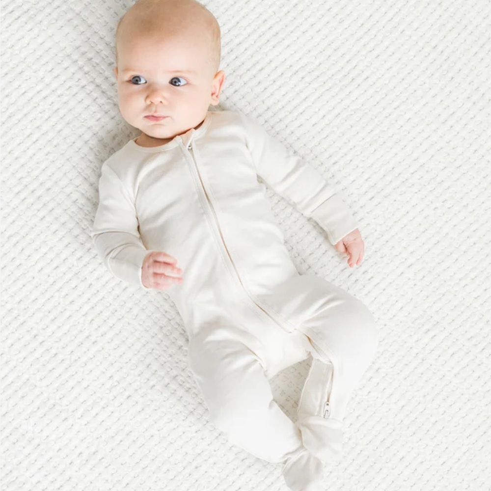 Colored Organics Peyton onesie in White, 0-3 months
